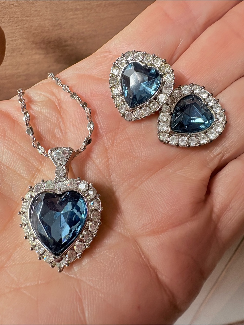 Vintage Avon 1998 Titanic Blue Sapphire Heart Halo Necklace & Stud Earrings NIB